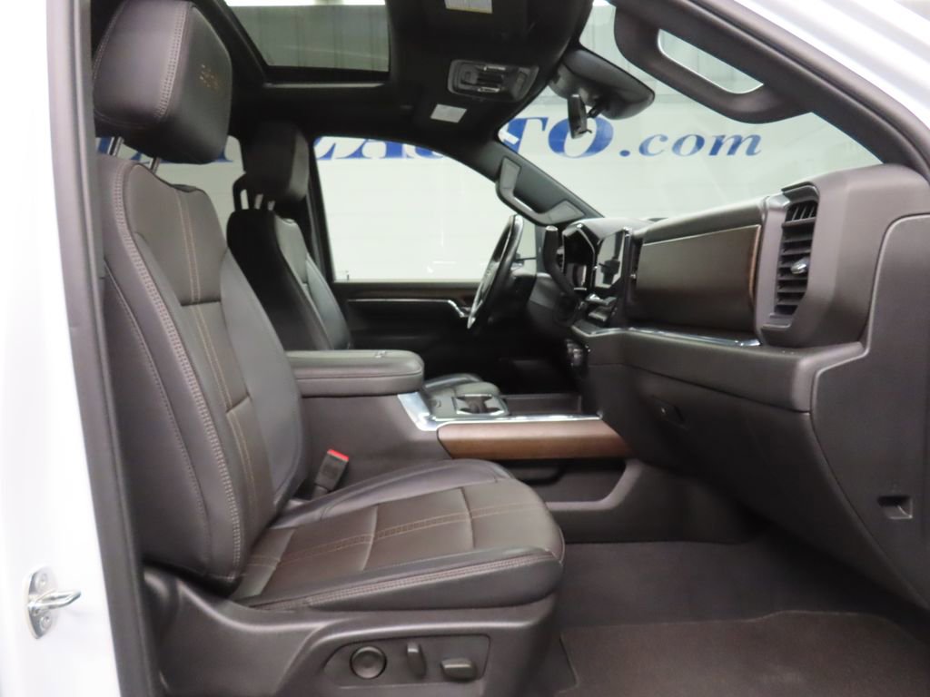 Used 2024 Chevrolet Silverado 3500 High Country w/ High Country Premium Package AWD/4WD image 32