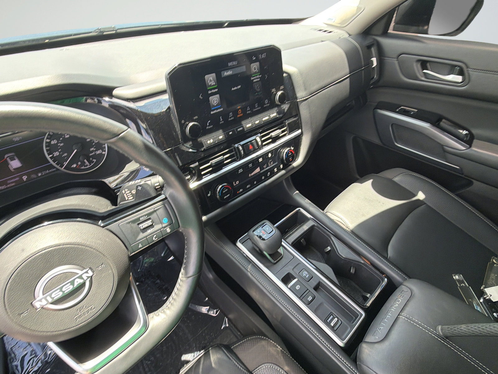 Certified 2025 Nissan Pathfinder SL w/ SL Premium Package FWD image 21