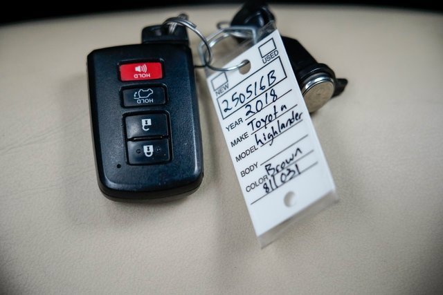 Used 2018 Toyota Highlander XLE image 27