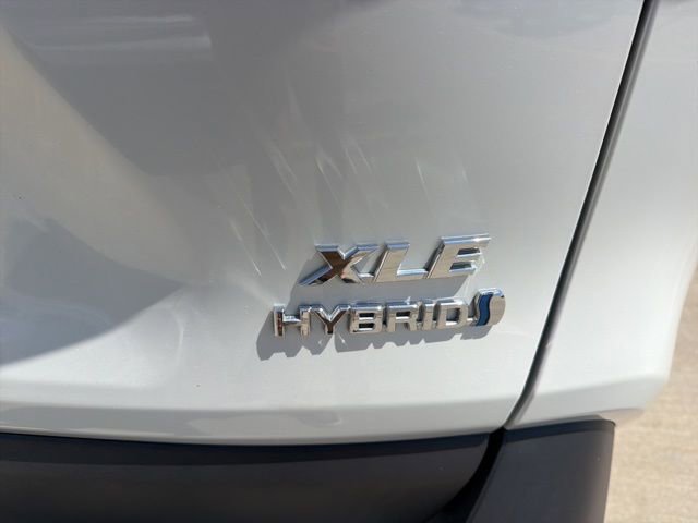 Used 2023 Toyota RAV4 XLE Premium image 6