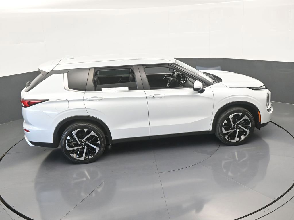 Used 2023 Mitsubishi Outlander SE image 60