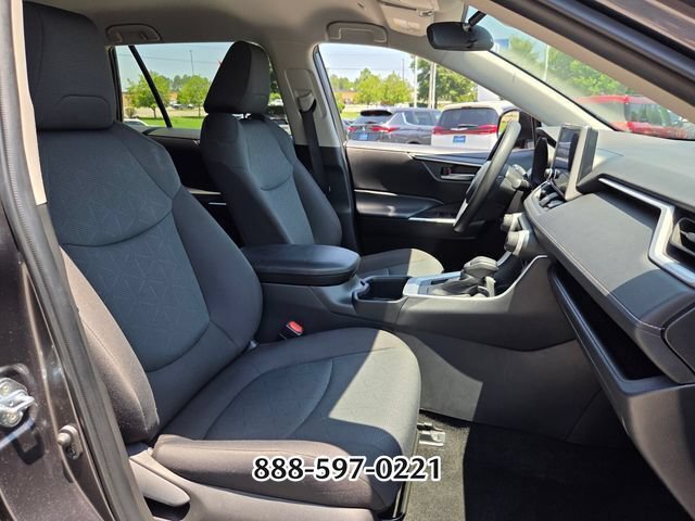 Used 2025 Toyota RAV4 XLE FWD image 17