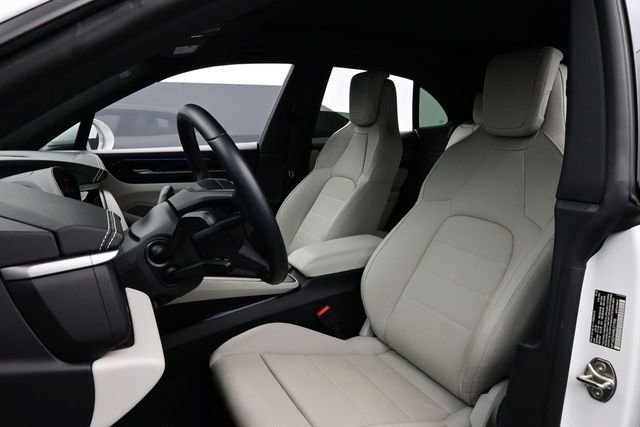 Certified 2025 Porsche Macan Electric RWD image 5