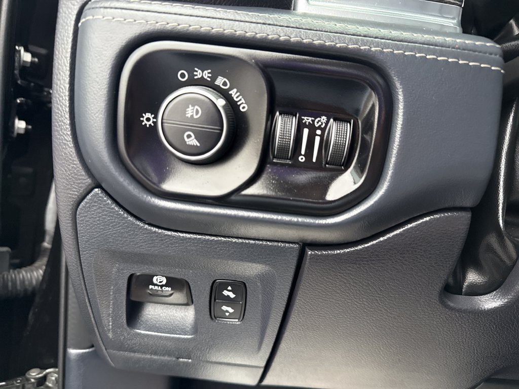 Used 2024 RAM 1500 Limited AWD/4WD image 34