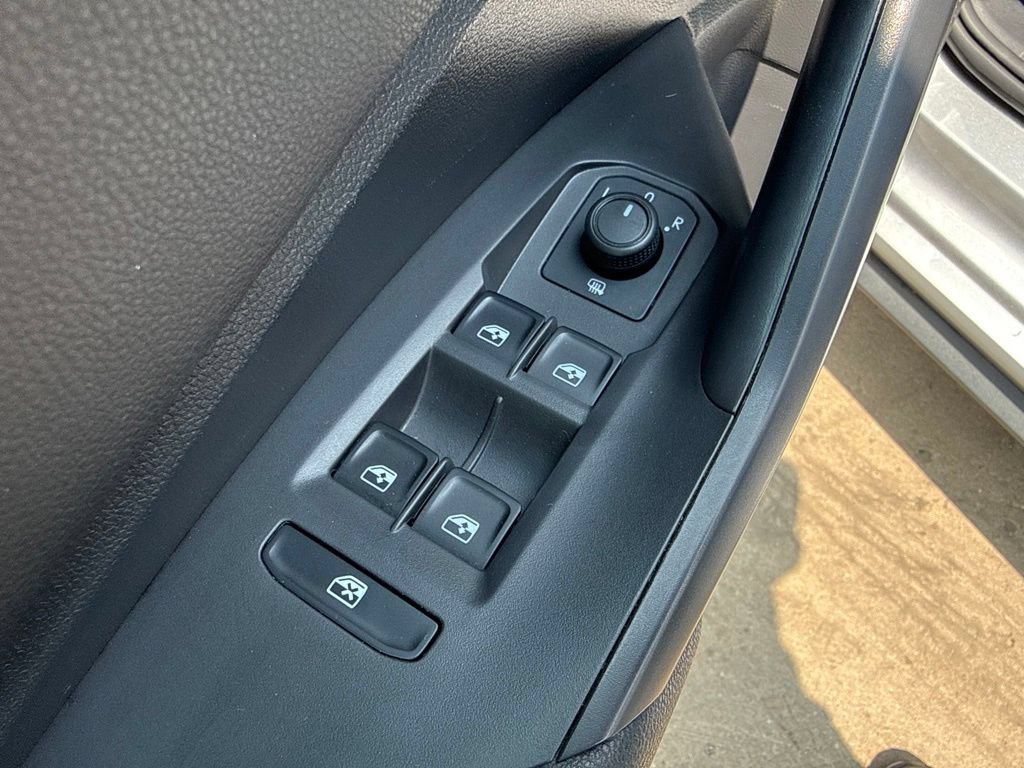 Used 2020 Volkswagen Jetta GLI FWD image 11