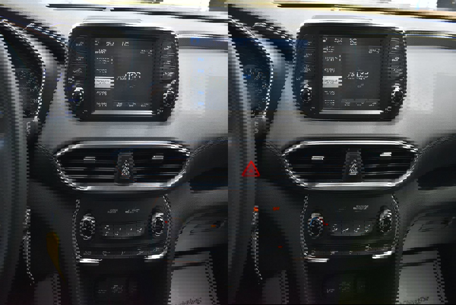 Used 2020 Hyundai Santa Fe SE FWD image 26