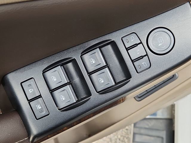 Used 2018 Chevrolet Suburban LT w/ LT Signature Package RWD image 23