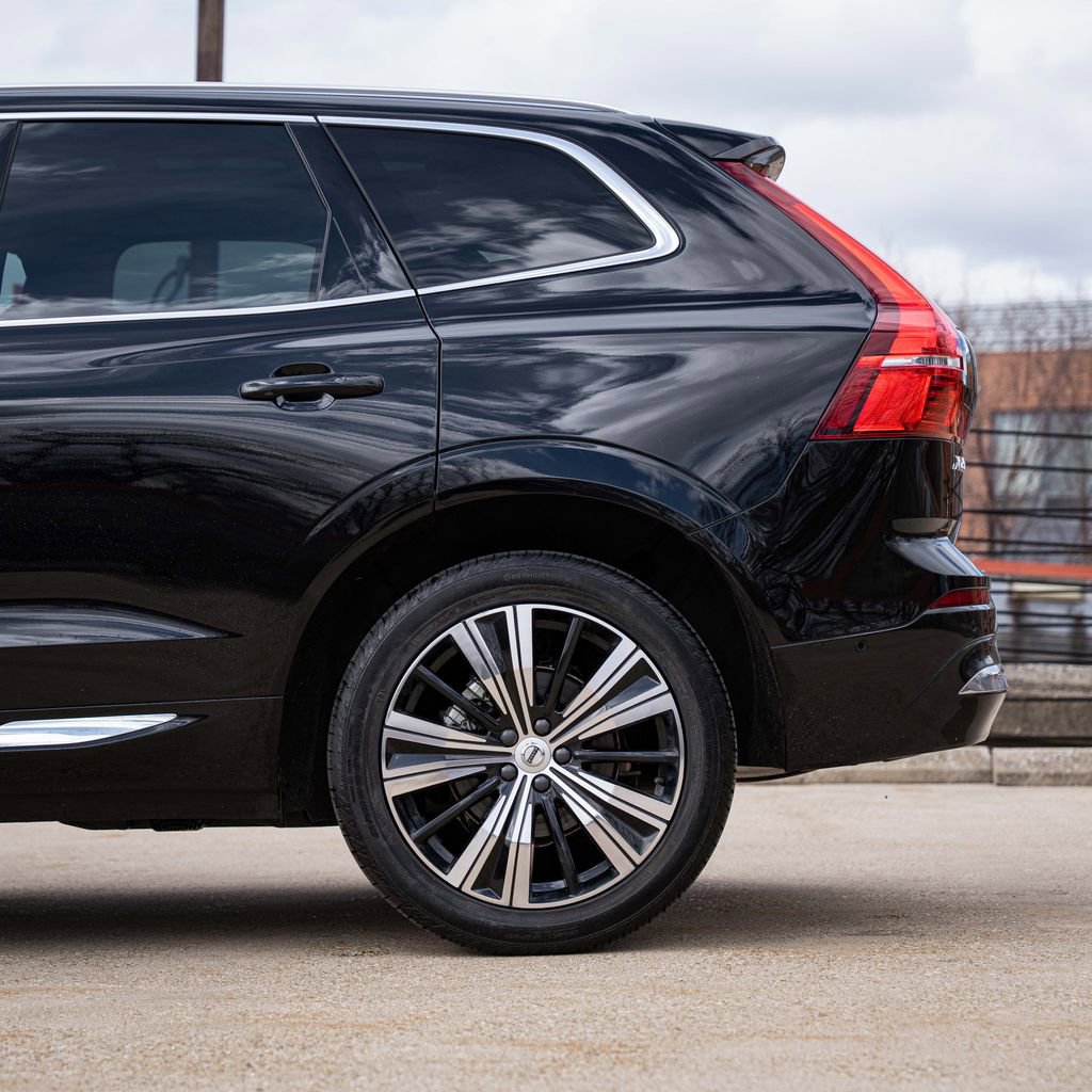 Certified 2023 Volvo XC60 B5 Plus w/ Climate Package image 4