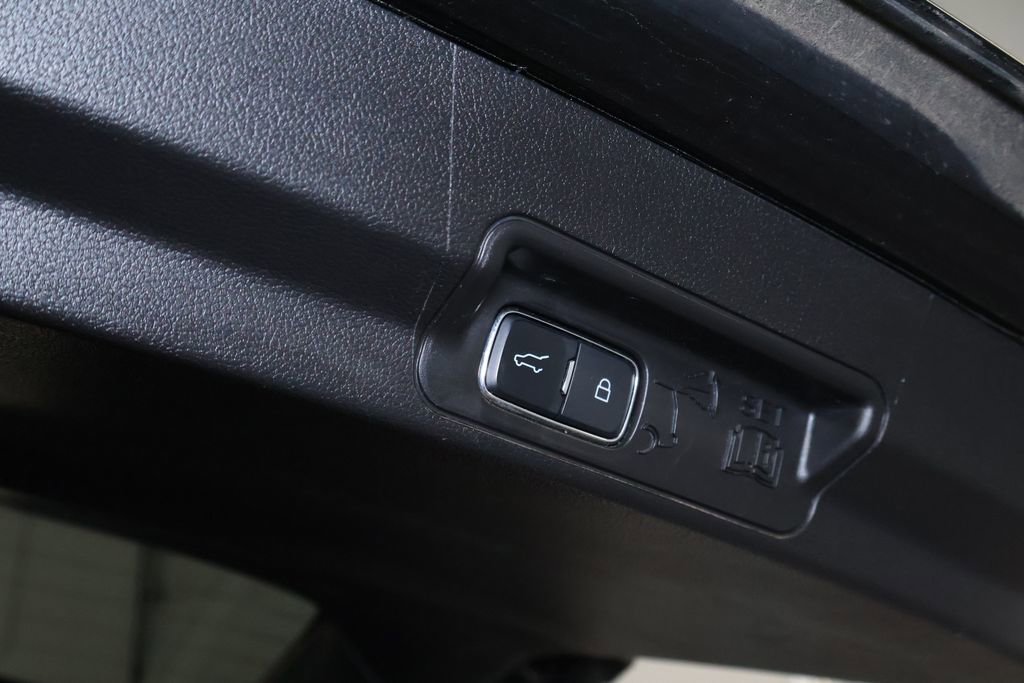 Used 2021 Ford Explorer Limited image 19