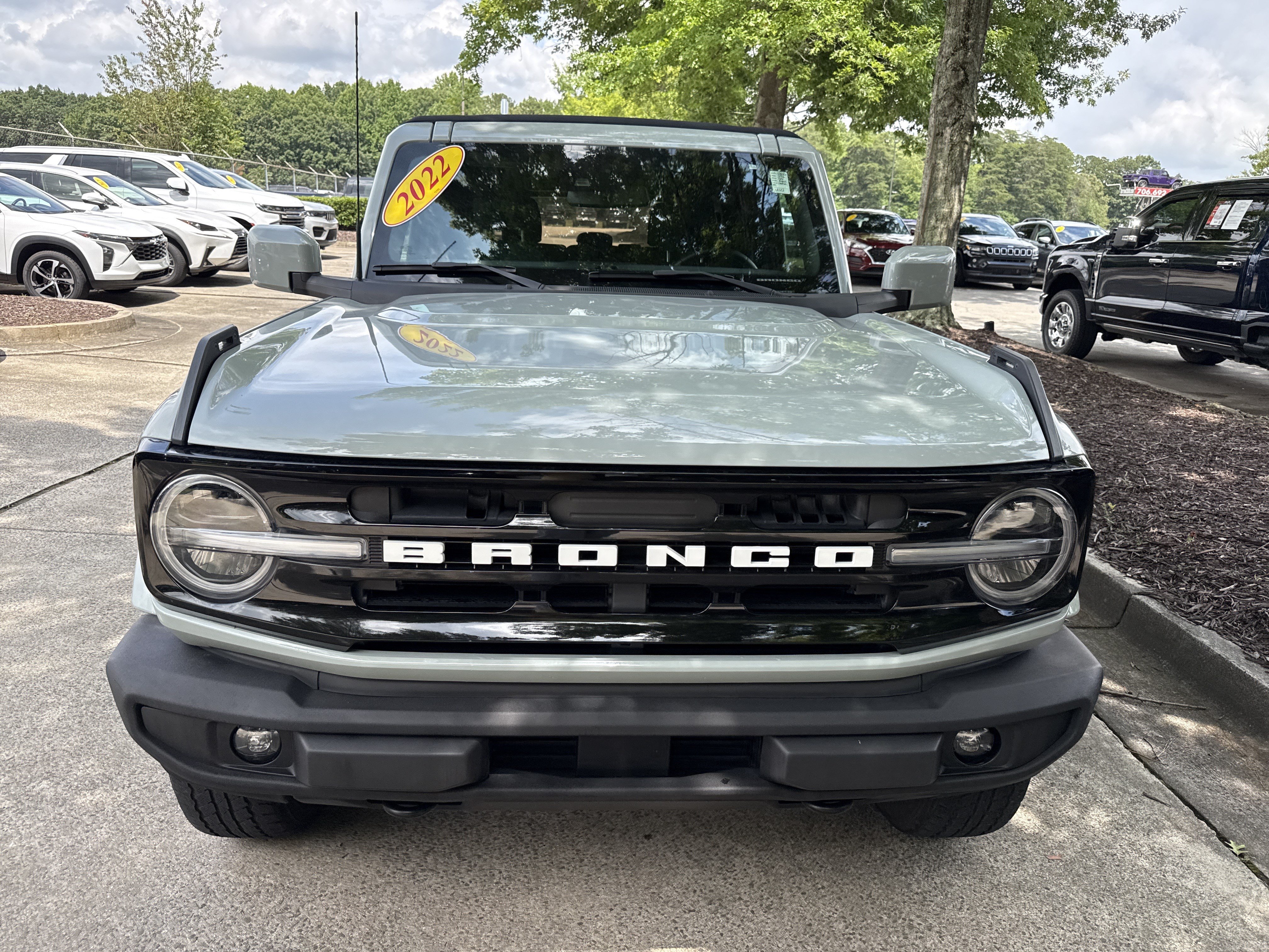 Used 2022 Ford Bronco Outer Banks AWD/4WD image 2