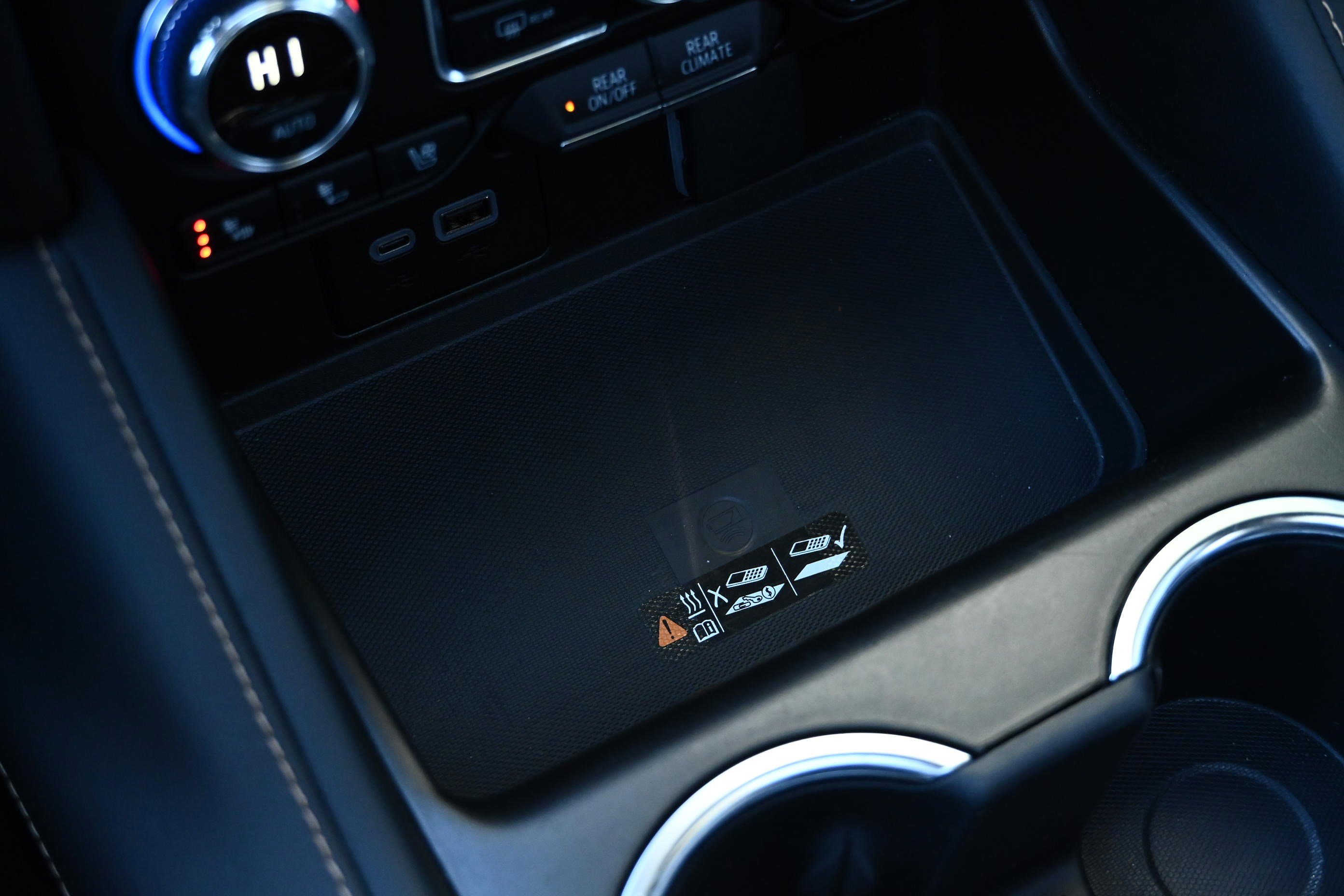 Used 2024 GMC Yukon AT4 w/ Technology Package image 22