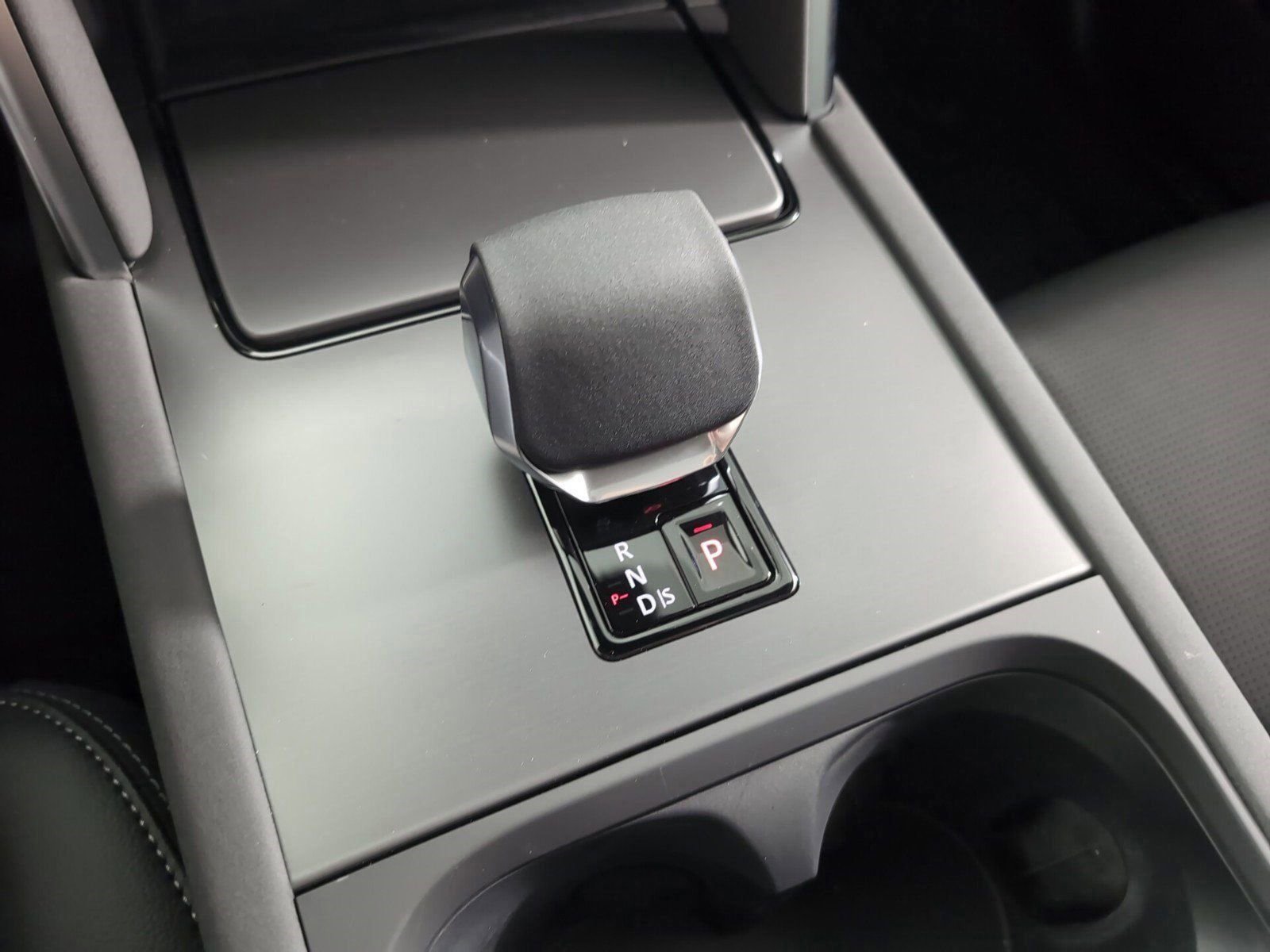 Certified 2025 Land Rover Discovery Sport Dynamic SE image 17