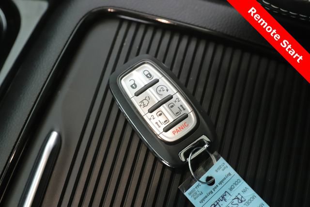 Used 2023 Chrysler Pacifica Limited w/ S Appearance Package FWD image 3