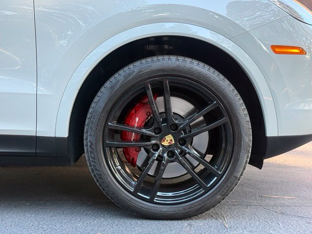 Used 2022 Porsche Cayenne AWD/4WD image 44