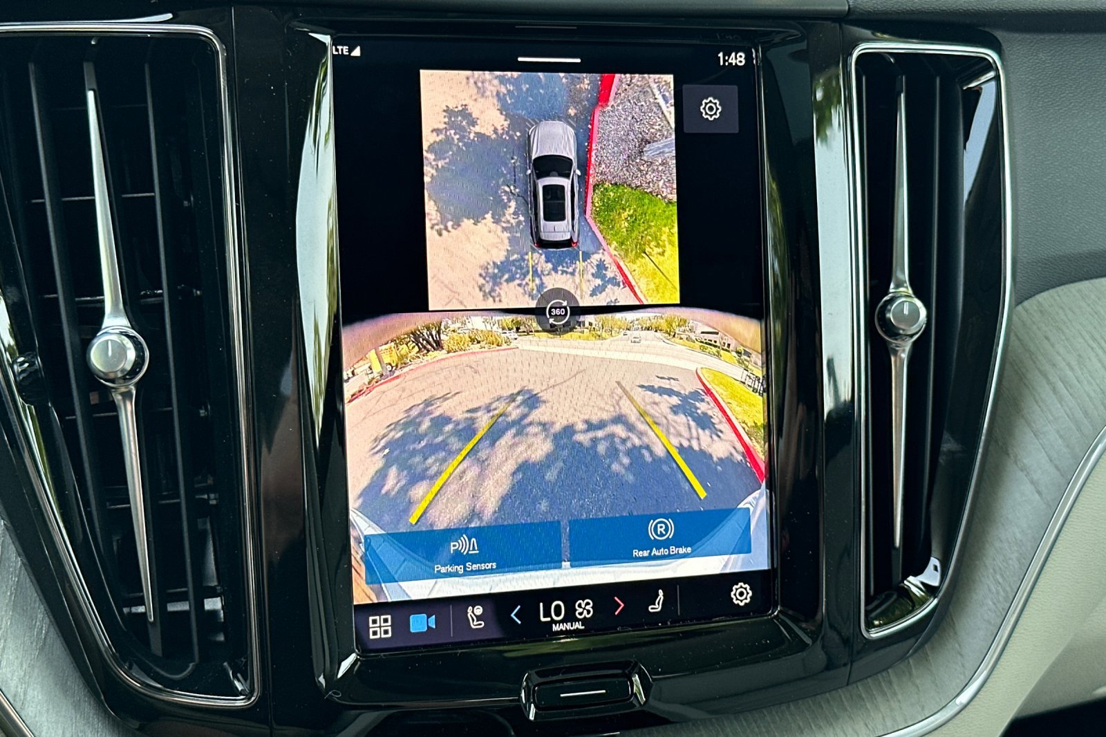 New 2025 Volvo XC60 B5 Plus w/ Climate Package image 16