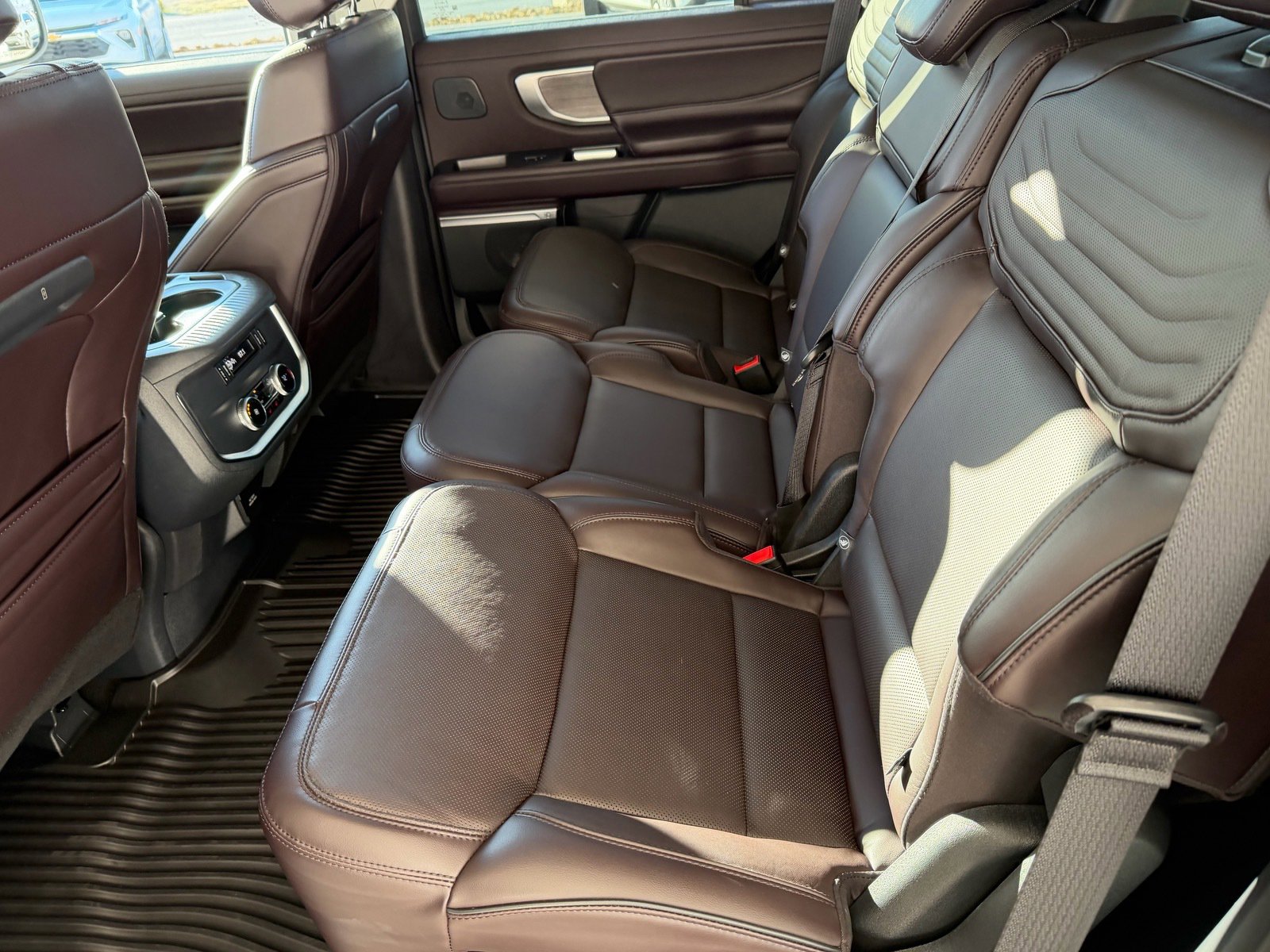 Used 2025 Ford Expedition Platinum w/ Platinum Ultimate Package image 17