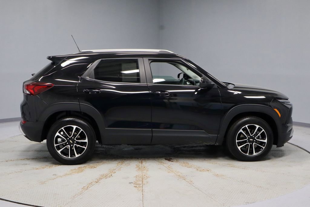 Used 2024 Chevrolet TrailBlazer LT w/ Driver Confidence Package FWD image 5