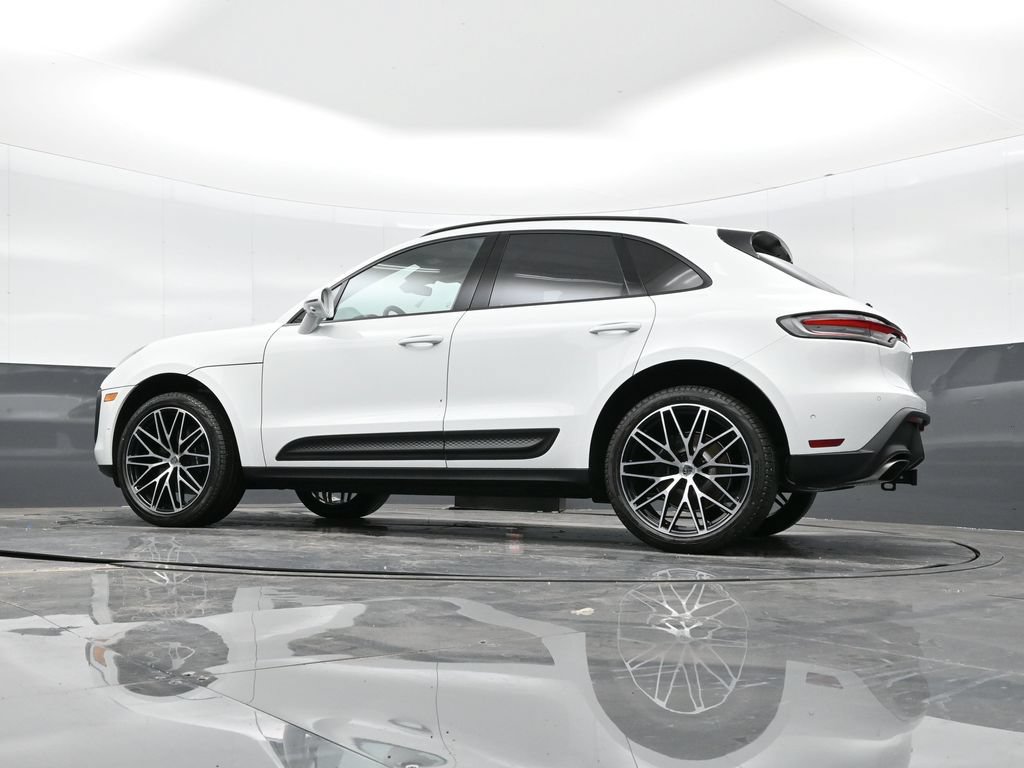 Certified 2026 Porsche Macan AWD/4WD image 35