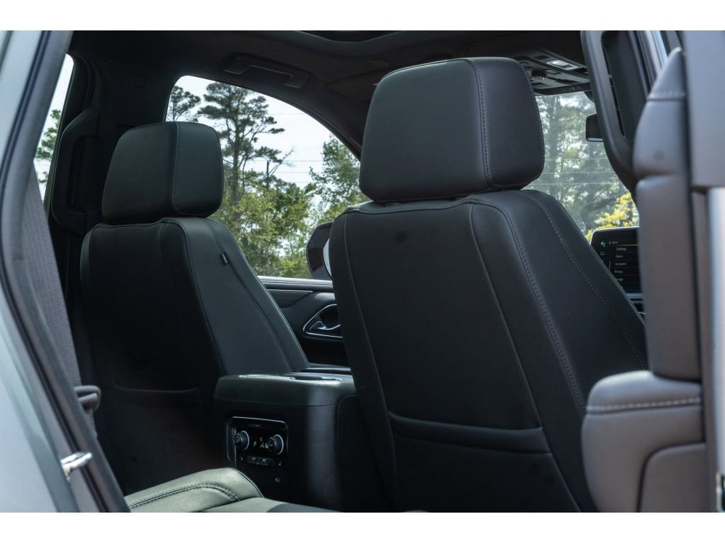 Used 2024 Chevrolet Tahoe Z71 w/ Luxury Package AWD/4WD image 17