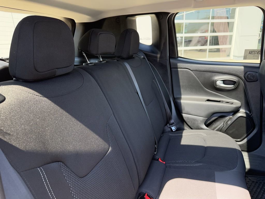 Used 2023 Jeep Renegade Latitude w/ Sun/Sound Group AWD/4WD image 41