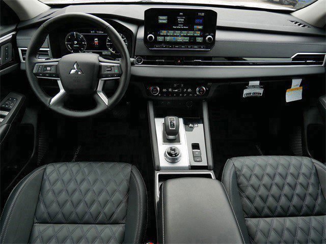 Used 2025 Mitsubishi Outlander SEL image 11