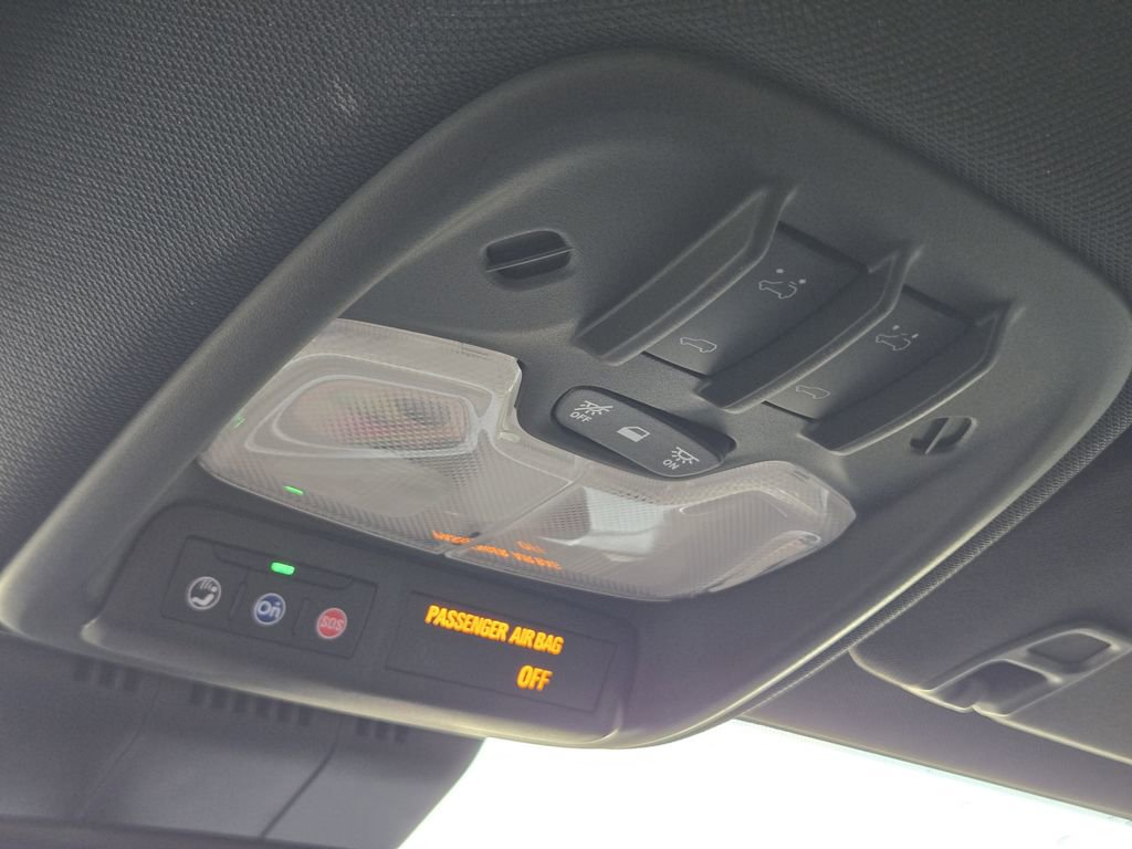 Used 2024 Chevrolet Colorado ZR2 w/ Technology Package AWD/4WD image 31