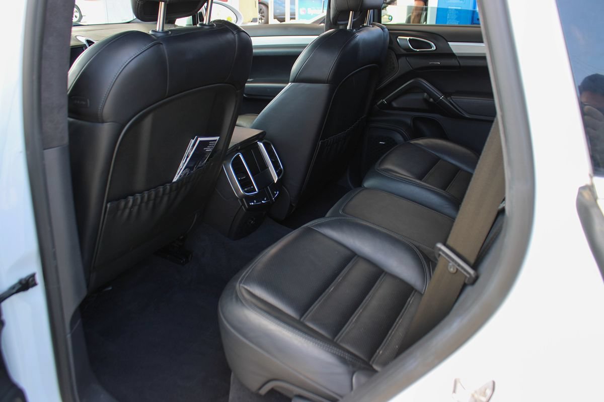 Used 2015 Porsche Cayenne Turbo AWD/4WD image 17