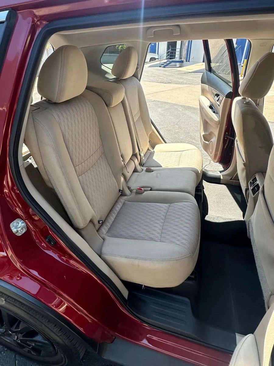 Used 2018 Nissan Rogue SV image 11