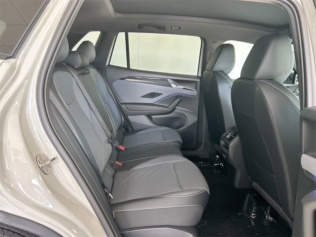 New 2026 Volkswagen Tiguan SE R-Line image 42
