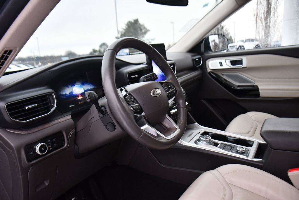 Used 2023 Ford Explorer Platinum w/ Technology Package image 11