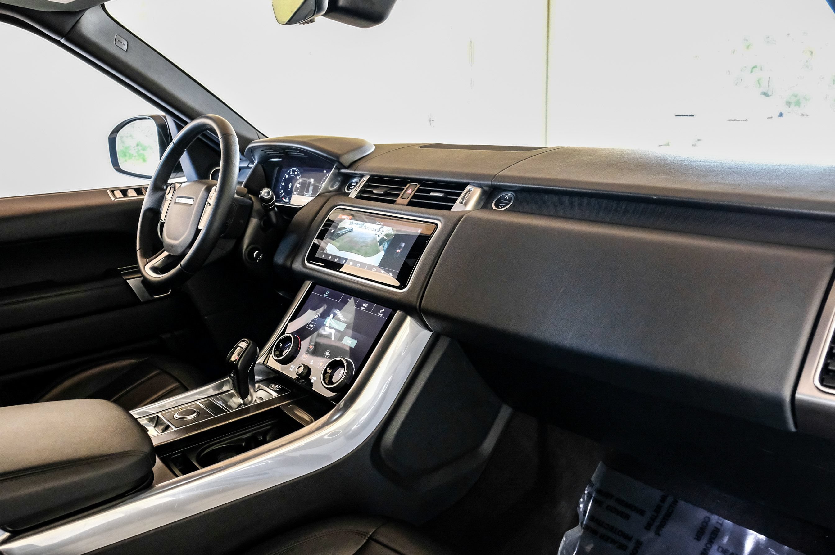 Used 2018 Land Rover Range Rover Sport SE AWD/4WD image 11