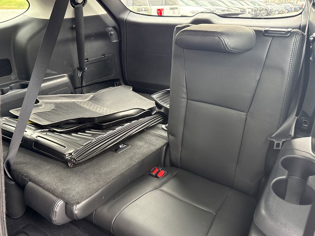 Used 2022 Toyota Highlander LE image 18