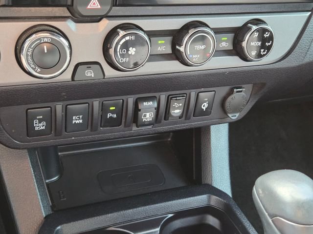 Used 2018 Toyota Tacoma TRD Off-Road w/ Technology Package AWD/4WD image 23