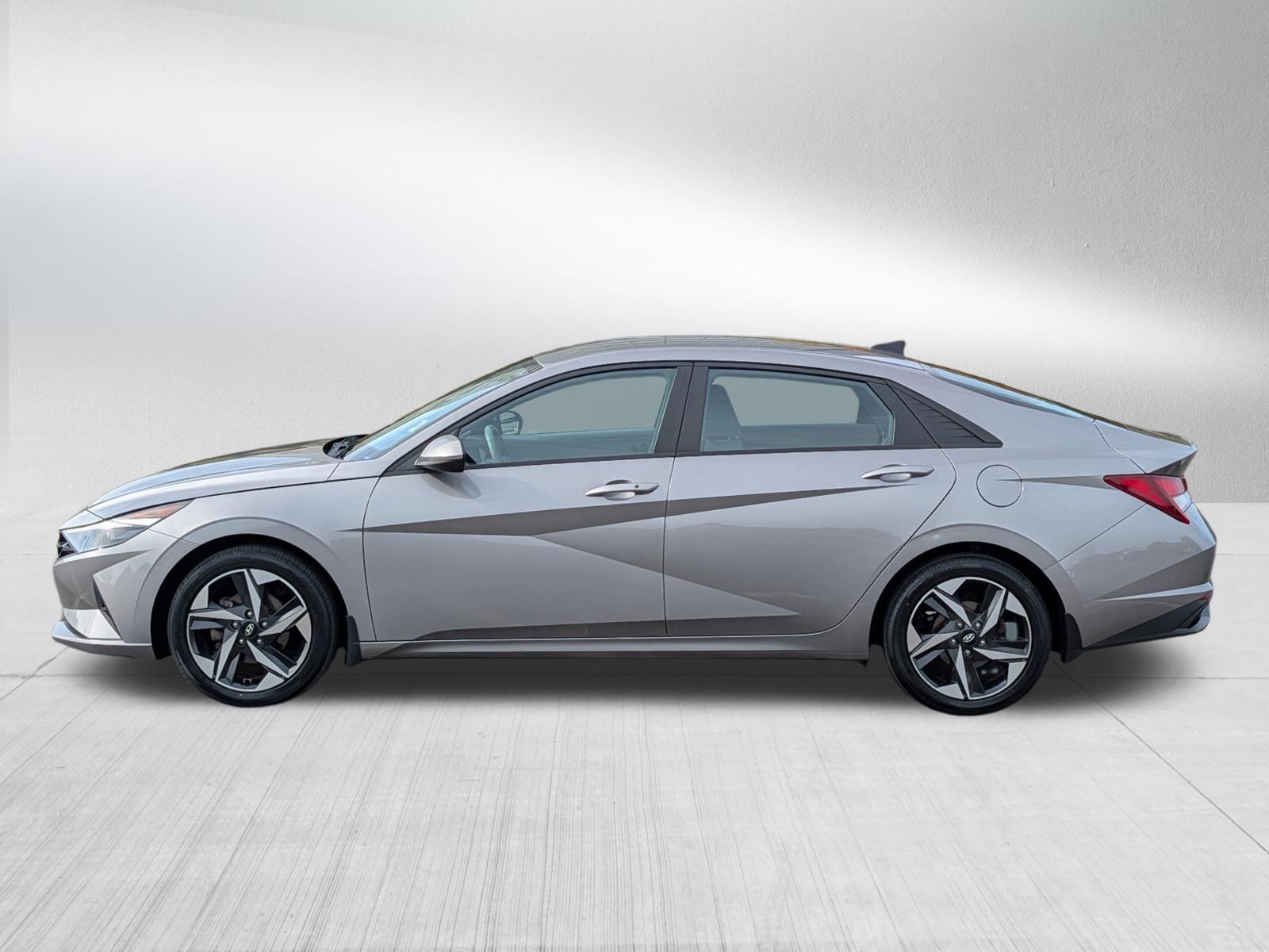 Used 2023 Hyundai Elantra SEL w/ Convenience Package FWD image 4