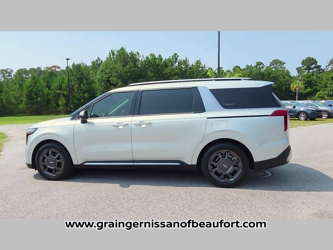 Used 2025 Kia Carnival SX FWD image 25