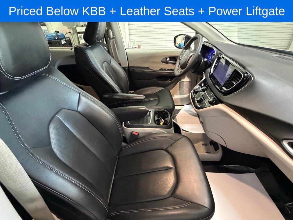 Used 2024 Chrysler Pacifica Touring-L FWD image 22