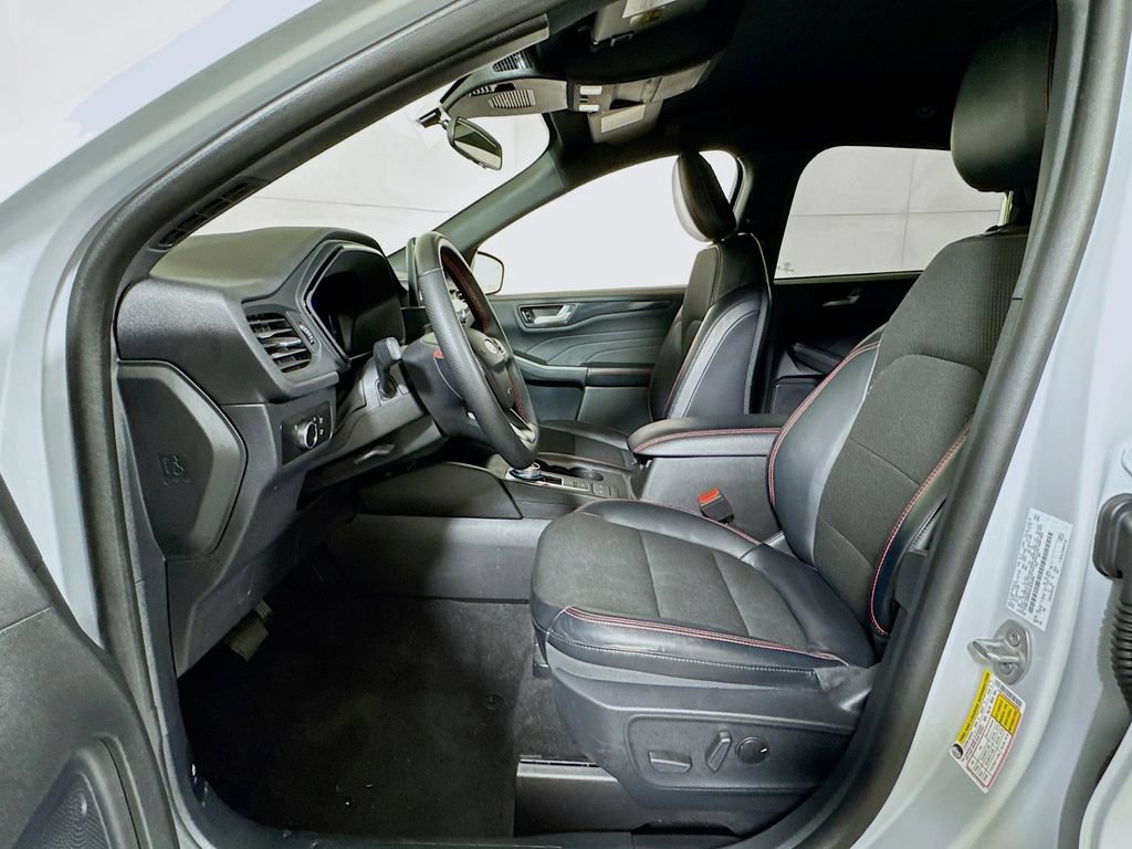 Used 2025 Ford Escape ST-Line image 17