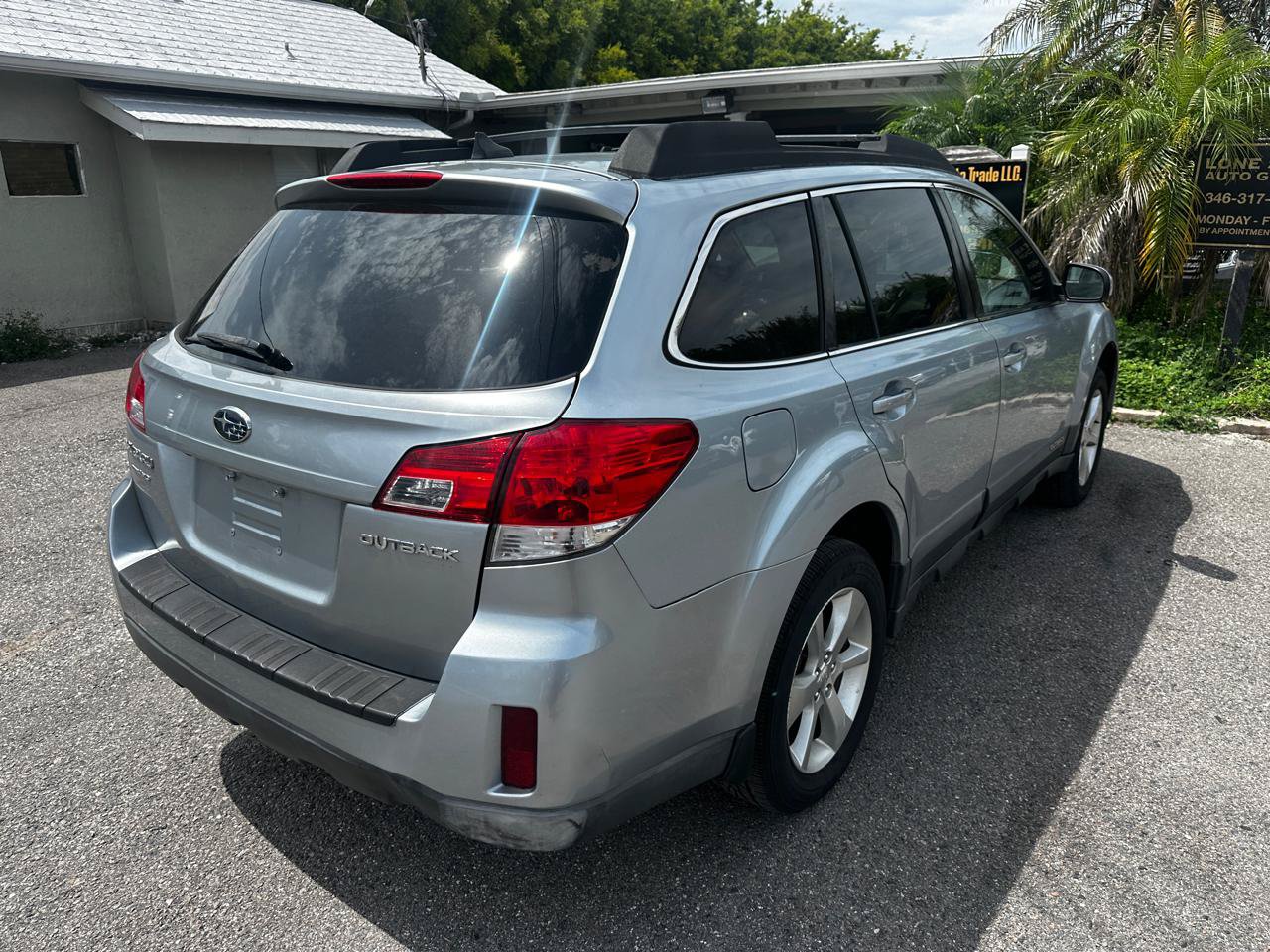 Used 2014 Subaru Outback 2.5i Limited w/ Moonroof Package AWD/4WD image 6