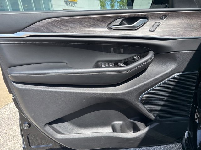 Used 2022 Jeep Grand Cherokee Overland w/ Luxury Tech Group IV image 21