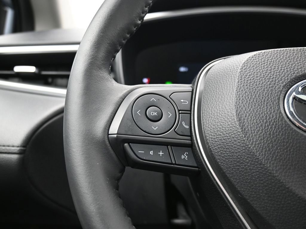 Used 2024 Toyota Corolla Cross XLE w/ Convenience Package image 49