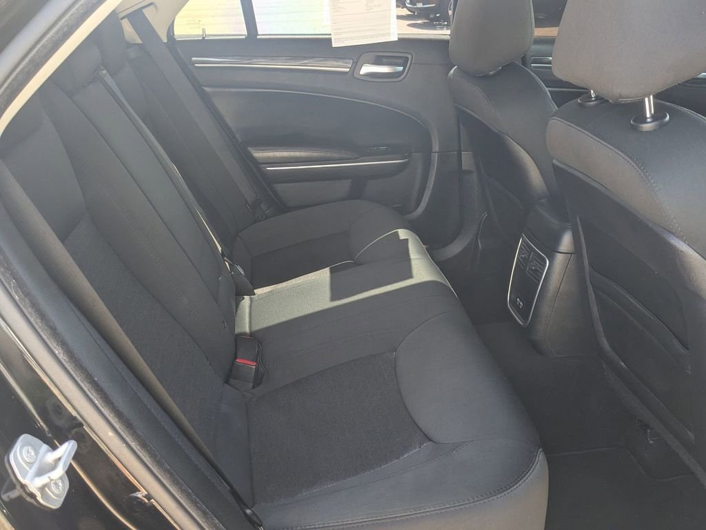 Used 2019 Chrysler 300 Touring w/ Chrome Appearance Package RWD image 27