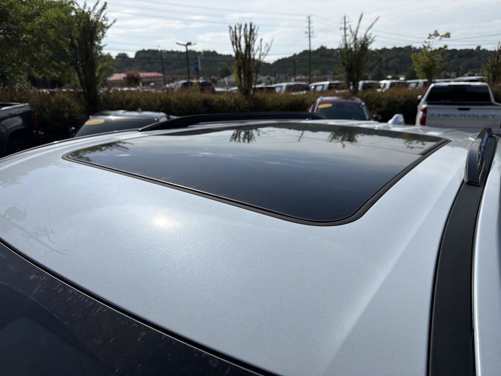 Used 2026 Chevrolet Traverse RS w/ LPO, Floor Liner Package FWD image 9