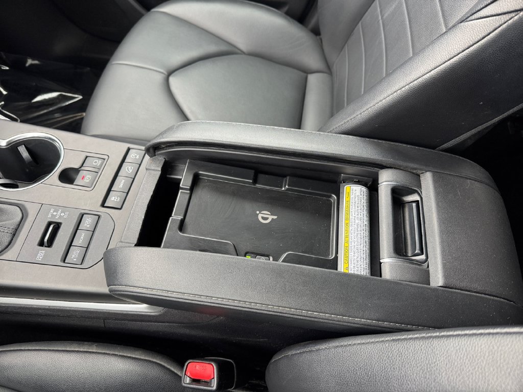 Used 2022 Toyota Highlander XLE AWD/4WD image 28