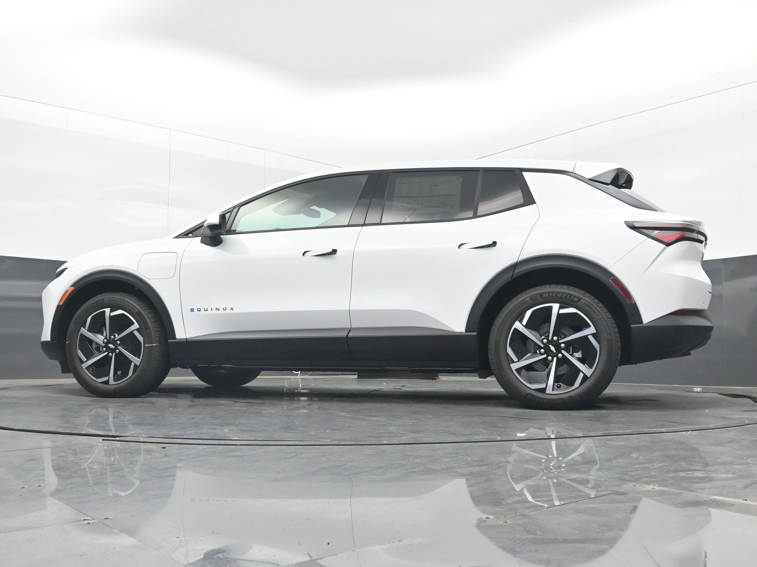 New 2026 Chevrolet Equinox EV LT image 24