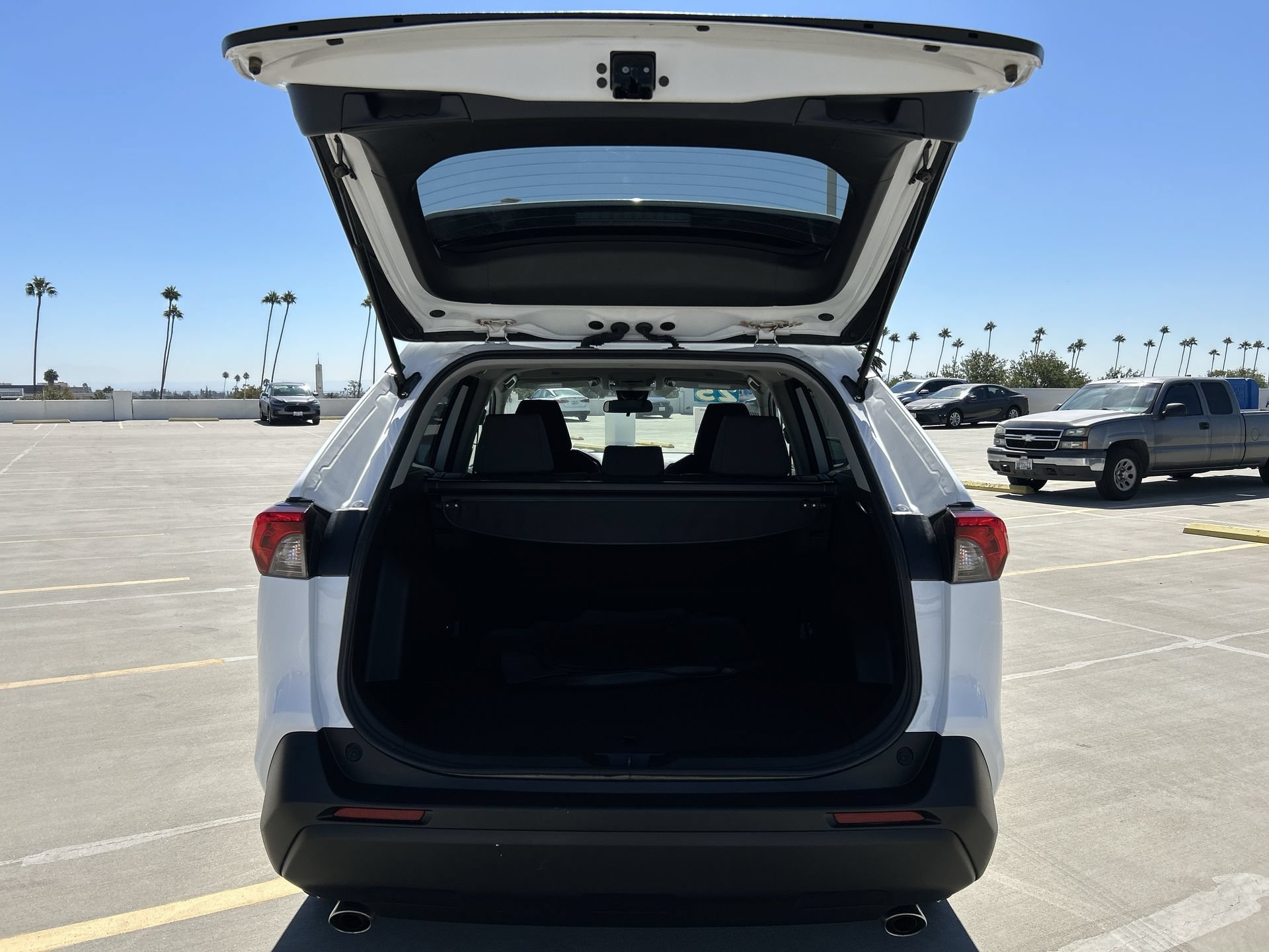 Used 2025 Toyota RAV4 XLE FWD image 19