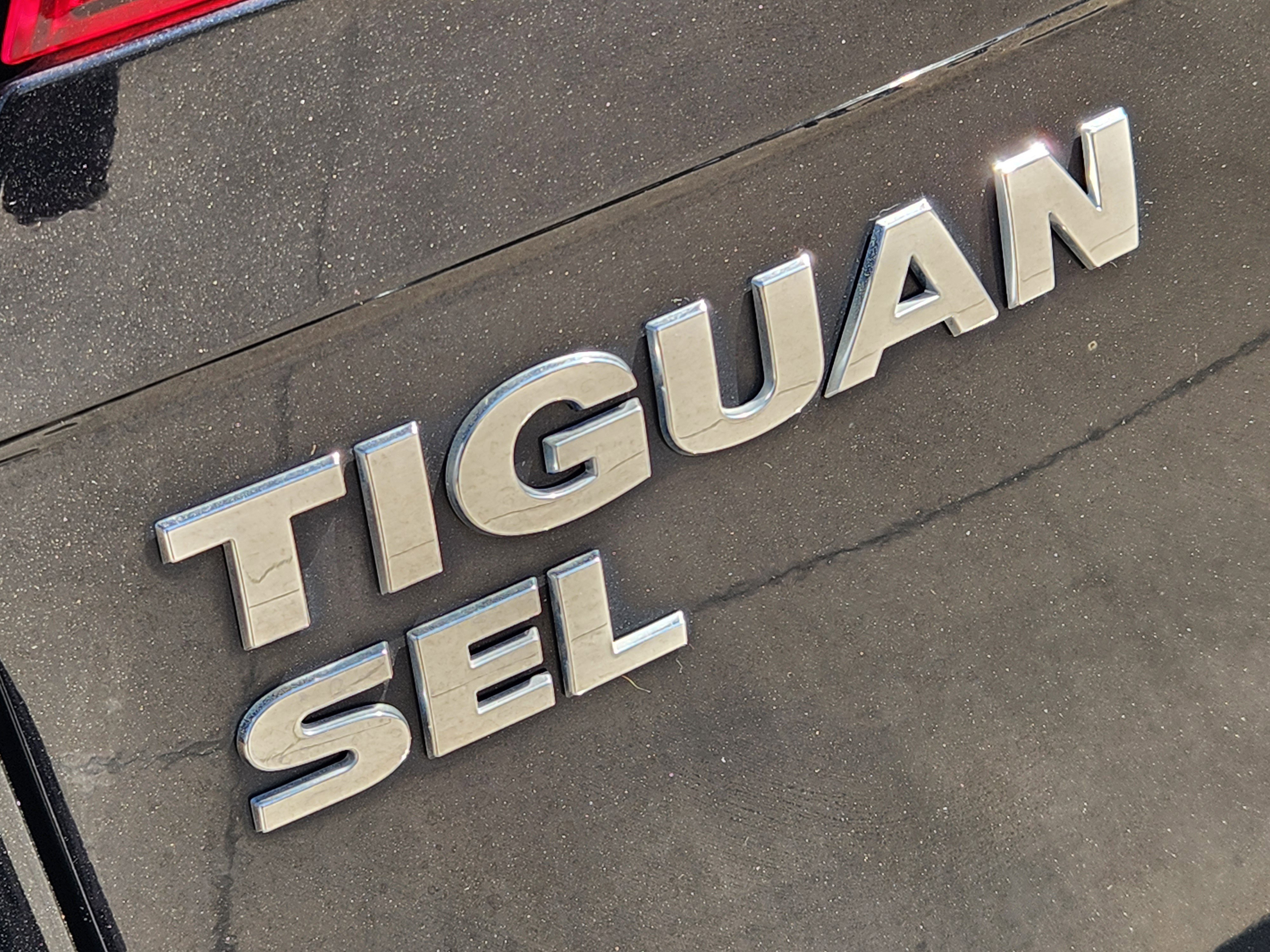 Used 2019 Volkswagen Tiguan SEL Premium image 12
