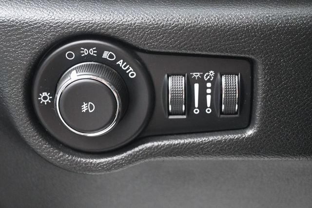 Used 2023 Chrysler Pacifica Touring-L w/ S Appearance Package FWD image 25