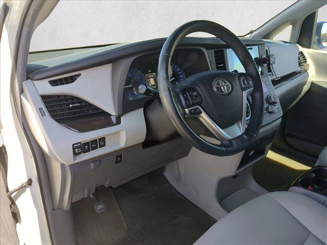 Used 2015 Toyota Sienna XLE w/ XLE Navigation Package FWD image 10