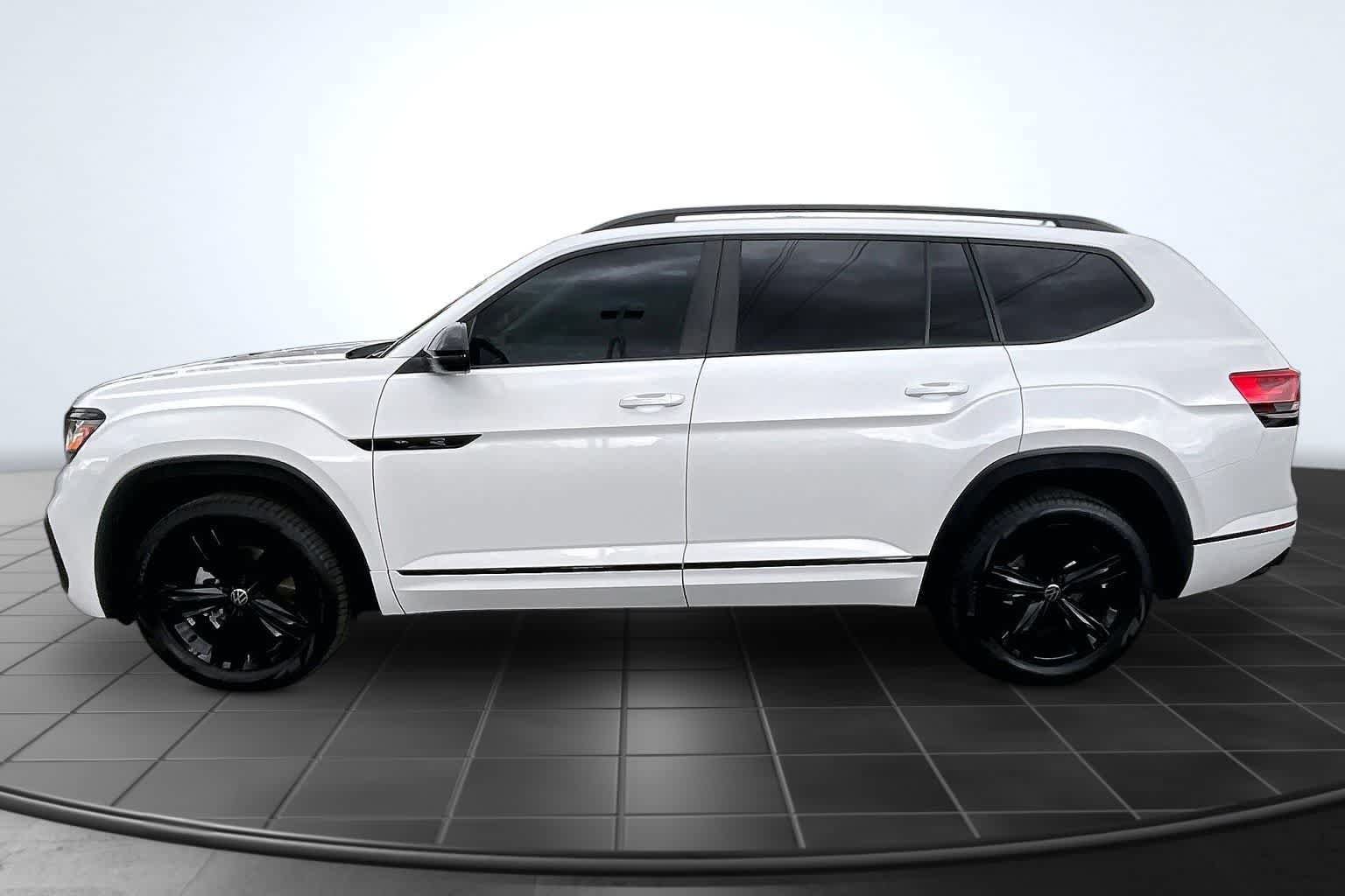 Used 2023 Volkswagen Atlas SEL R-Line AWD/4WD image 3