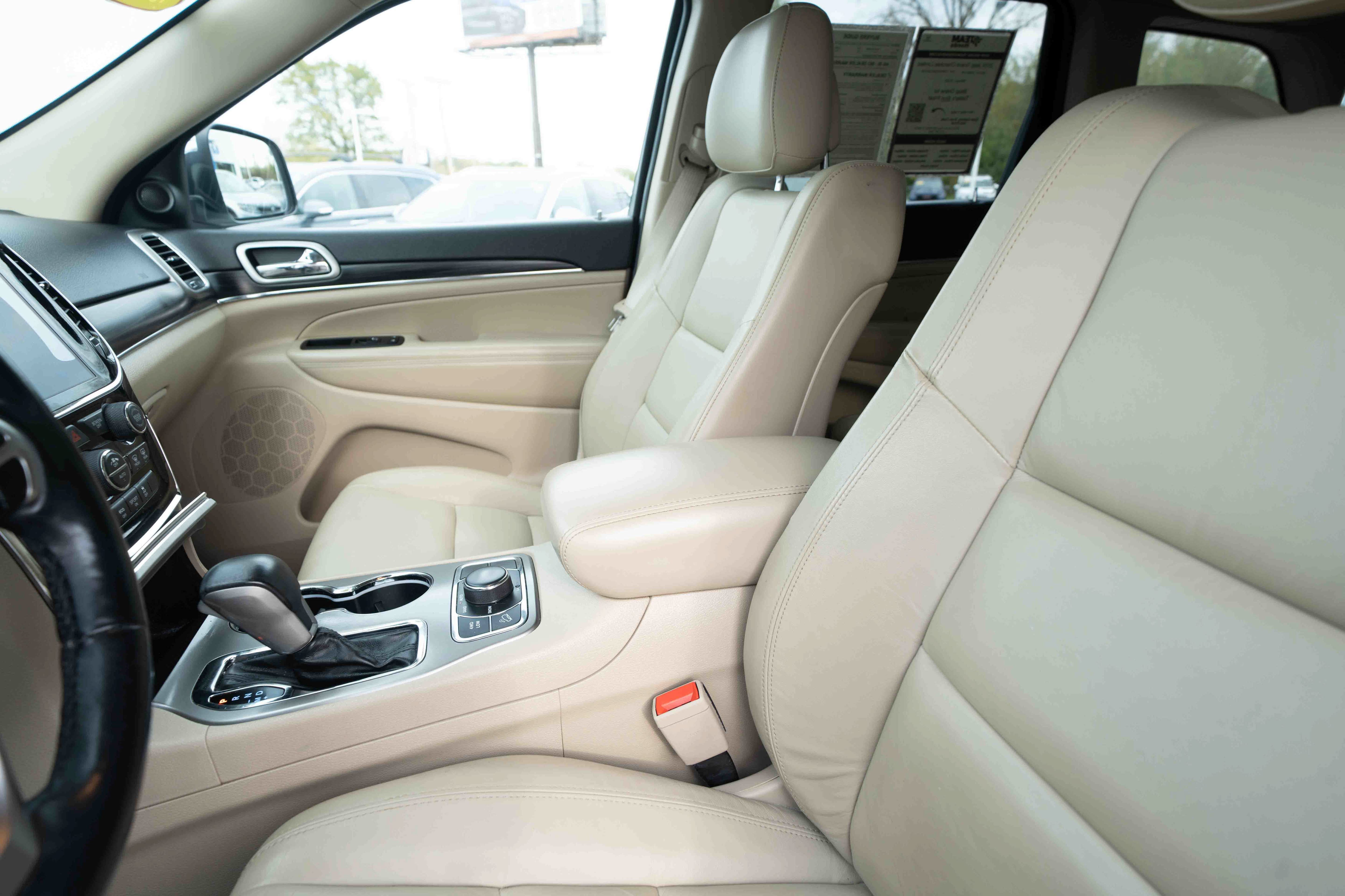 Used 2019 Jeep Grand Cherokee Limited AWD/4WD image 10